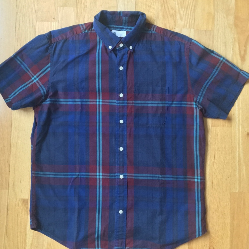 2/$25👕Men’s Gap shirt - short sleeved 👕